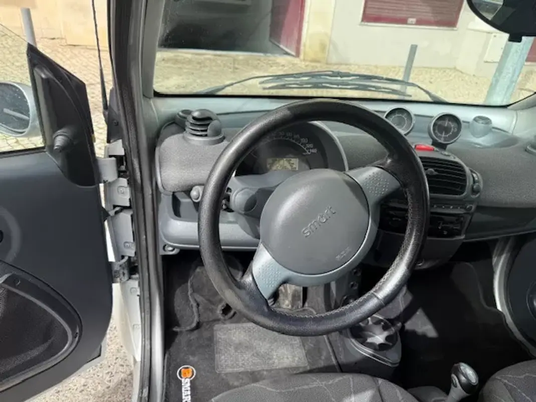 Smart Fortwo Cabrio 2004 - 4250 EUR, 122000 km - AUTO.MOTO.pt - 122000km - foto 20 de 29
