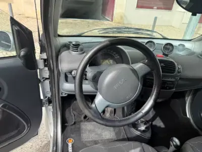 Smart Fortwo Cabrio 2004 - 4250 EUR, 122000 km - AUTO.MOTO.pt - 122000km - foto 20 de 29