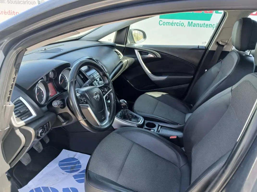 Opel Astra Sports Tourer 2013 - 7350 EUR, 143297 km - AUTO.MOTO.pt - 143297km - foto 16 de 26