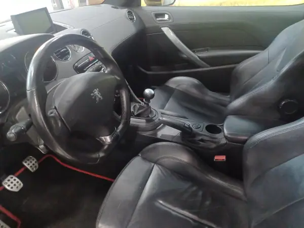 Peugeot RCZ 2010 - 11890 EUR, 102545 km - AUTO.MOTO.pt - 102545km - foto 12 de 37