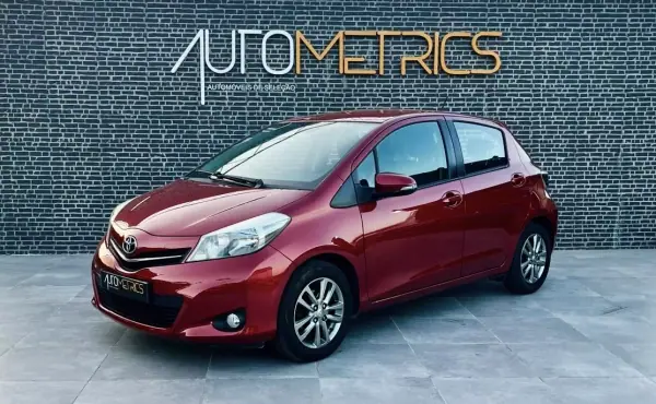 Toyota Yaris 2014 - 9990 EUR, 157000 km - AUTO.MOTO.pt - 157000km - foto 12 de 14