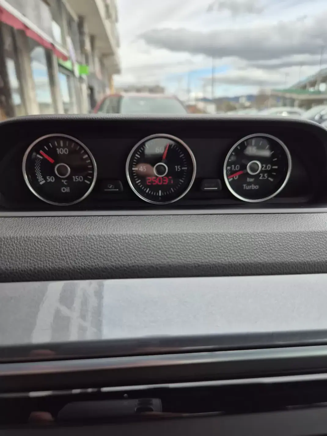 Volkswagen New Beetle 2013 - 13950 EUR, 142000 km - AUTO.MOTO.pt - 142000km - foto 10 de 34