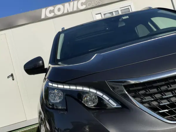 Peugeot 5008 2019 - 15490 EUR, 228000 km - AUTO.MOTO.pt - 228000km - foto 9 de 42