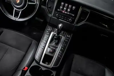Porsche Macan 2018 - 59990 EUR, 99798 km - AUTO.MOTO.pt - 99798km - foto 38 de 45