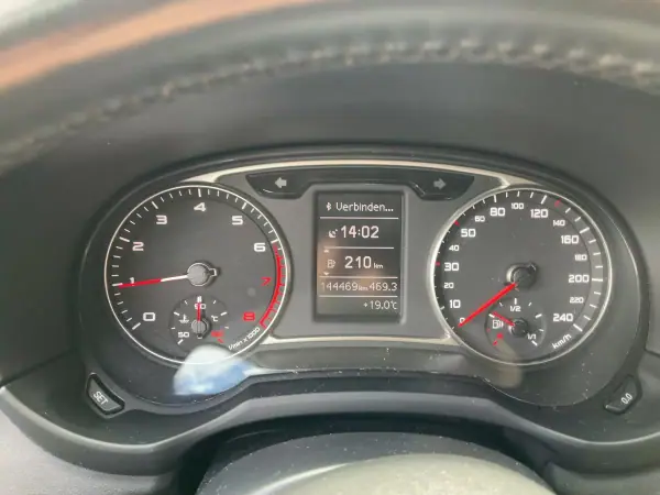 Audi A1 Sportback 2017 - 12995 EUR, 144500 km - AUTO.MOTO.pt - 144500km - foto 10 de 12