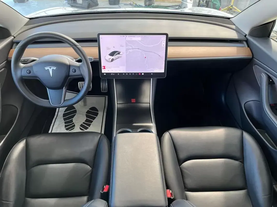 Tesla Model 3 2020 - 23900 EUR, 107000 km - AUTO.MOTO.pt - 107000km - foto 7 de 14