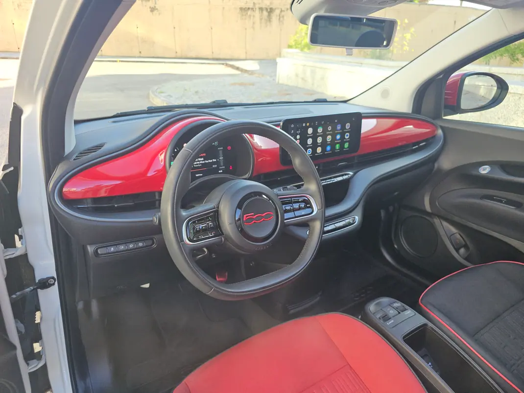 Fiat 500e C 2021 - 14250 EUR, 75000 km - AUTO.MOTO.pt - 75000km - foto 12 de 26