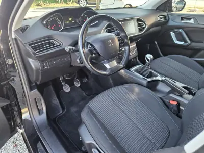 Peugeot 308 SW 2019 - 13800 EUR, 77780 km - AUTO.MOTO.pt - 77780km - foto 9 de 44