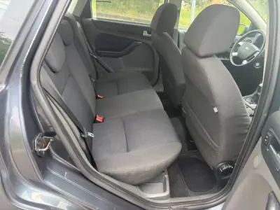 Ford Focus SW 2007 - 4450 EUR, 235000 km - AUTO.MOTO.pt - 235000km - foto 15 de 26