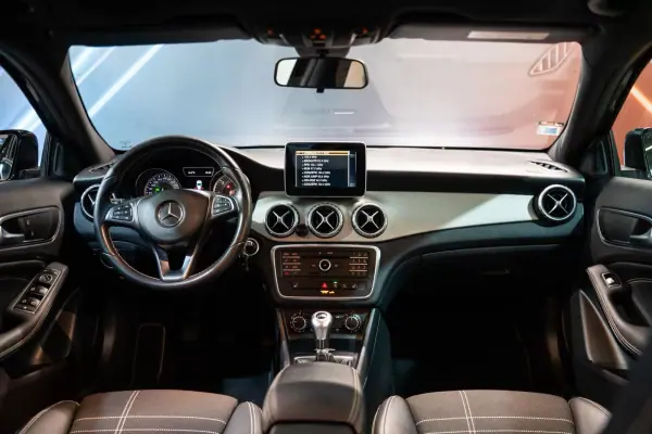 Mercedes-Benz GLA 180 2017 - 20900 EUR, 228238 km - AUTO.MOTO.pt - 228238km - foto 10 de 22