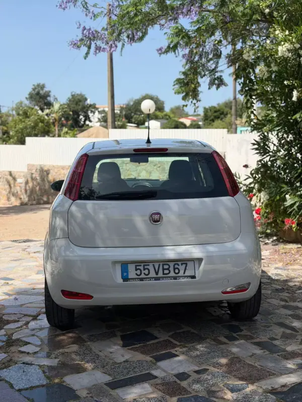 Fiat Punto 2018 - 8500 EUR, 111468 km - AUTO.MOTO.pt - 111468km - foto 6 de 9