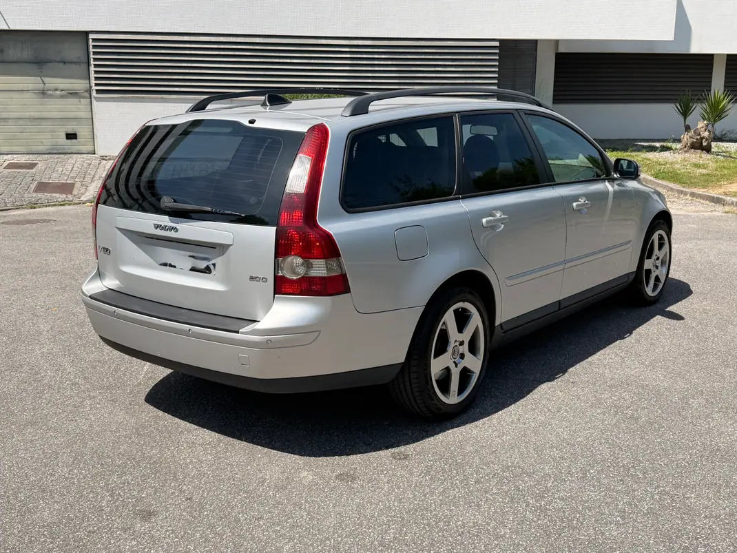 Volvo V50 2007 - 5500 EUR, 326000 km - AUTO.MOTO.pt - 326000km - foto 2 de 13