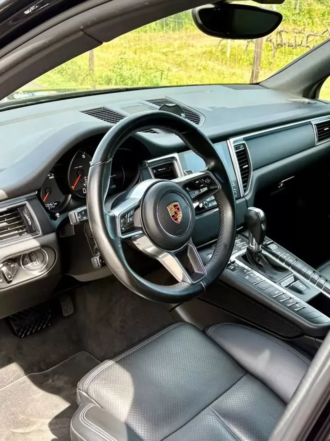 Porsche Macan 2018 - 44900 EUR, 109467 km - AUTO.MOTO.pt - 109467km - foto 8 de 27