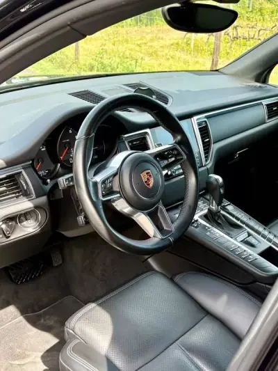 Porsche Macan 2018 - 44900 EUR, 109467 km - AUTO.MOTO.pt - 109467km - foto 8 de 27