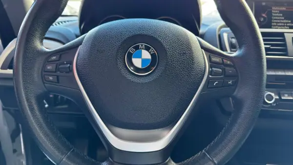 BMW 114 2017 - 15500 EUR, 125000 km - AUTO.MOTO.pt - 125000km - foto 10 de 19