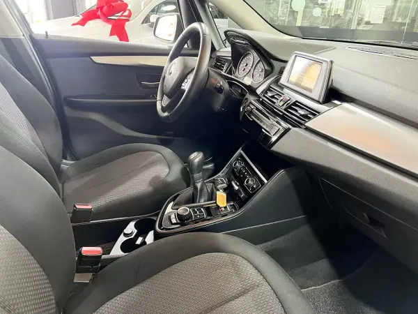 BMW 214 Active Tourer 2017 - 15600 EUR, 98526 km - AUTO.MOTO.pt - 98526km - foto 11 de 21