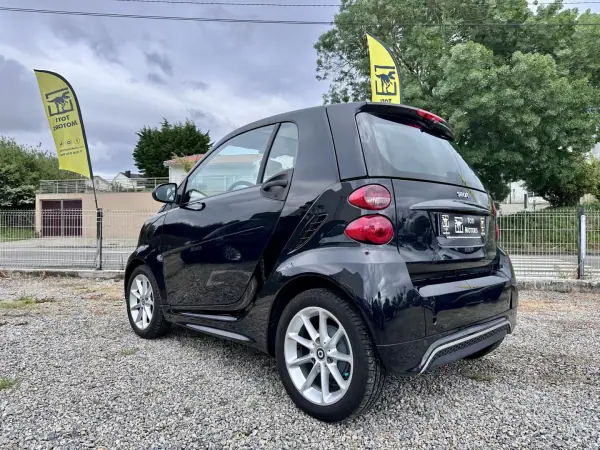 Smart ForTwo Coupé 2014 - 8490 EUR, 70363 km - AUTO.MOTO.pt - 70363km - foto 4 de 16