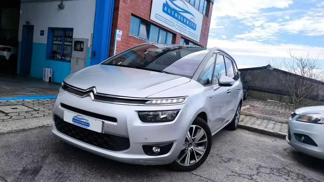 Citroën C4 Grand Picasso 2015 - 10900 EUR, 175000 km - AUTO.MOTO.pt - 175000km - foto 6 de 20