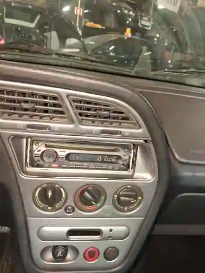 Peugeot 306 2001 - 1000 EUR, 354053 km - AUTO.MOTO.pt - 354053km - foto 4 de 7