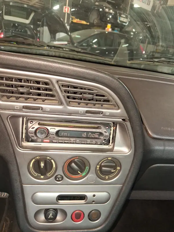 Peugeot 306 2001 - 1000 EUR, 354053 km - AUTO.MOTO.pt - 354053km - foto 4 de 7