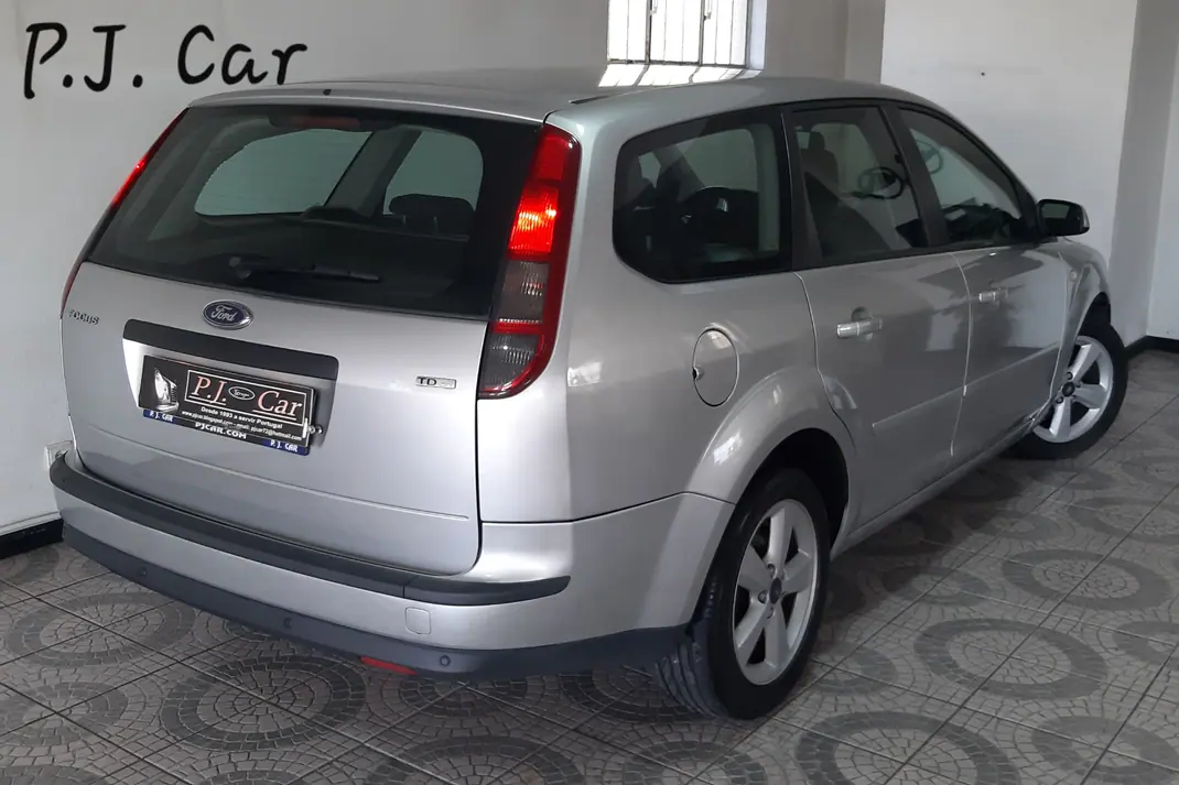Ford Focus SW 2007 - 5500 EUR, 174000 km - AUTO.MOTO.pt - 174000km - foto 12 de 15