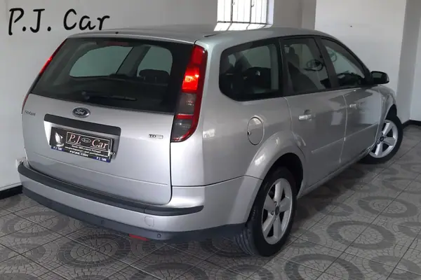 Ford Focus SW 2007 - 5500 EUR, 174000 km - AUTO.MOTO.pt - 174000km - foto 12 de 15