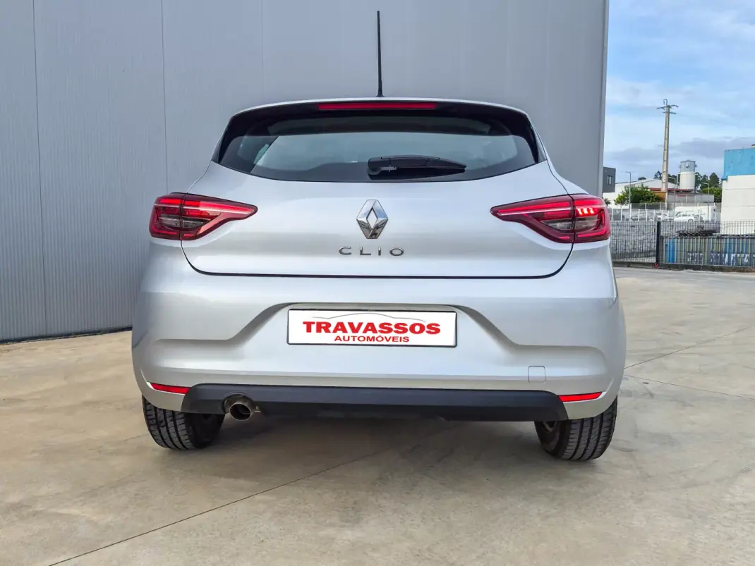 Renault Clio 2023 - 12900 EUR, 125219 km - AUTO.MOTO.pt - 125219km - foto 2 de 6