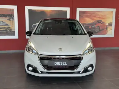 Peugeot 208 2017 - 12990 EUR, 101119 km - AUTO.MOTO.pt - 101119km - foto 6 de 22