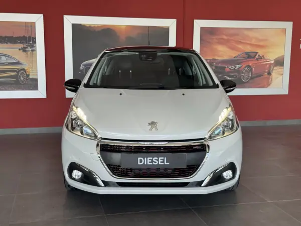 Peugeot 208 2017 - 12990 EUR, 101119 km - AUTO.MOTO.pt - 101119km - foto 6 de 22