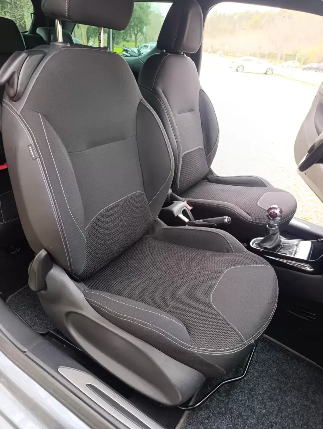 Citroën DS3 2010 - 8850 EUR, 135938 km - AUTO.MOTO.pt - 135938km - foto 11 de 12