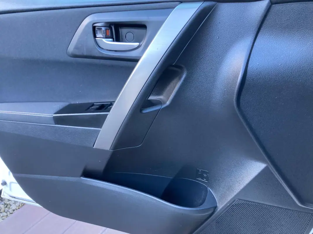 Toyota Auris 2013 - 13250 EUR, 145685 km - AUTO.MOTO.pt - 145685km - foto 10 de 15