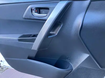 Toyota Auris 2013 - 13250 EUR, 145685 km - AUTO.MOTO.pt - 145685km - foto 10 de 15