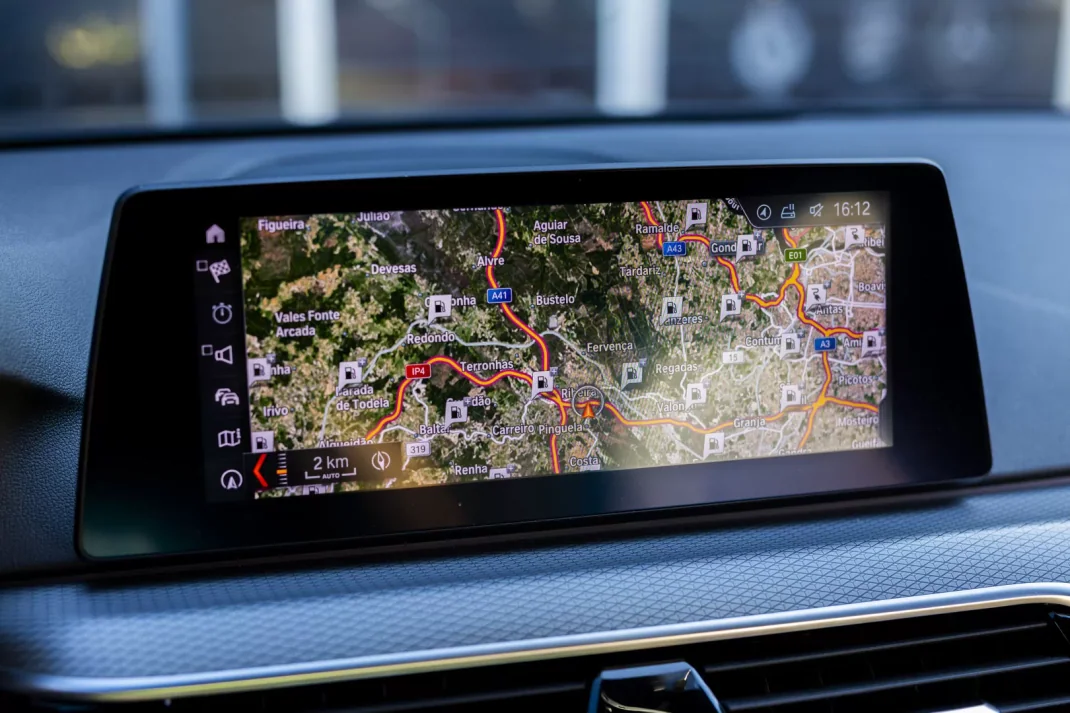 BMW 530e 2019 - 26850 EUR, 181810 km - AUTO.MOTO.pt - 181810km - foto 17 de 47