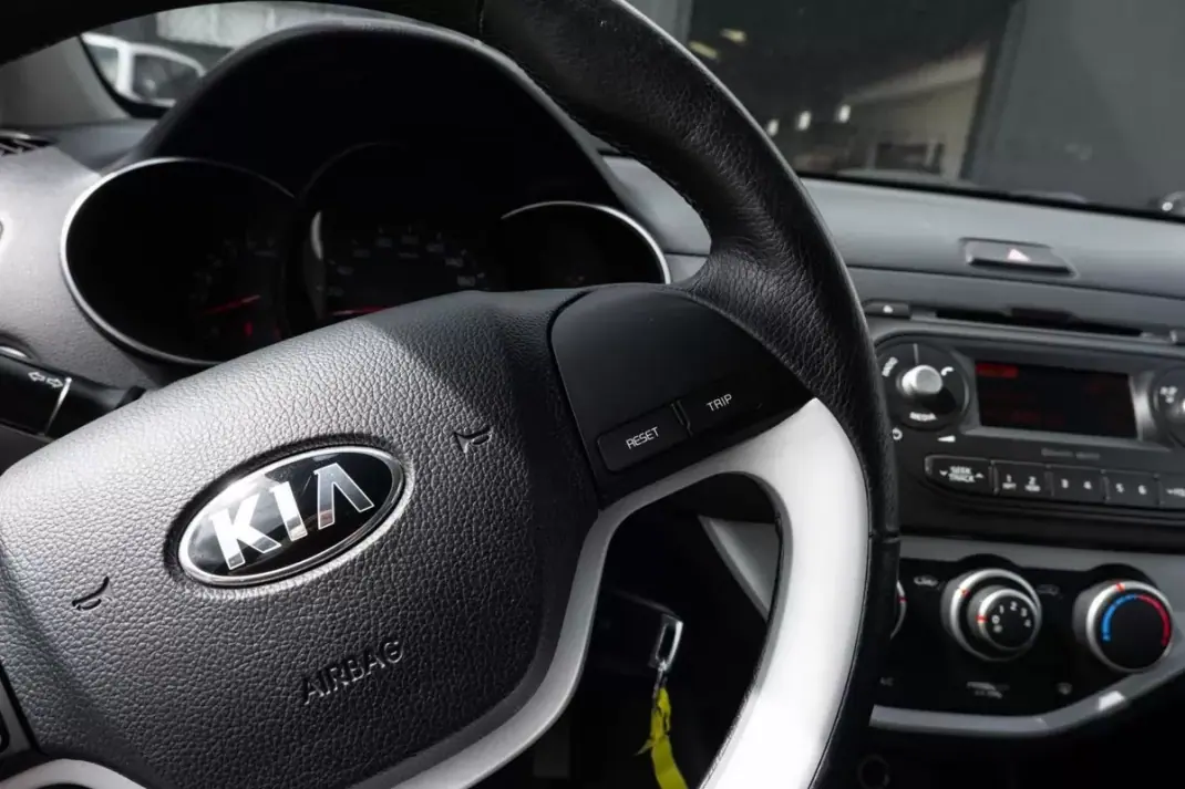 Kia Picanto 2016 - 6900 EUR, 230360 km - AUTO.MOTO.pt - 230360km - foto 18 de 19