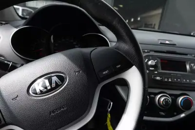 Kia Picanto 2016 - 6900 EUR, 230360 km - AUTO.MOTO.pt - 230360km - foto 18 de 19
