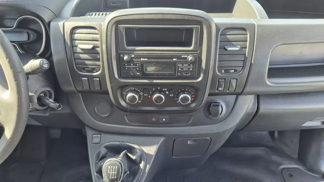 Renault Trafic 2.0 DCI L2 H1 2019 - 24900 EUR, 125914 km - AUTO.MOTO.pt - 125914km - foto 14 de 20