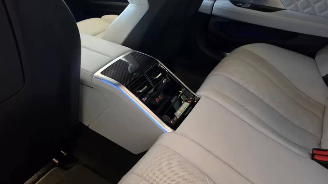 BMW M8 2021 - 114900 EUR, 50082 km - 50082km - foto 60 de 74