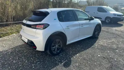 Peugeot e-208 2021 - 16900 EUR, 40000 km - AUTO.MOTO.pt - 40000km - foto 5 de 22