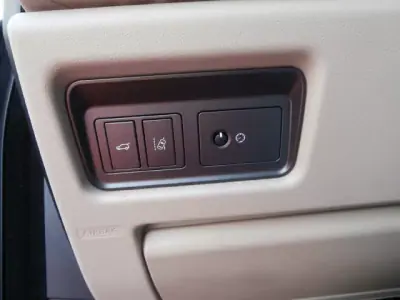 Land Rover Range Rover Evoque 2019 - 25500 EUR, 158956 km - AUTO.MOTO.pt - 158956km - foto 19 de 33