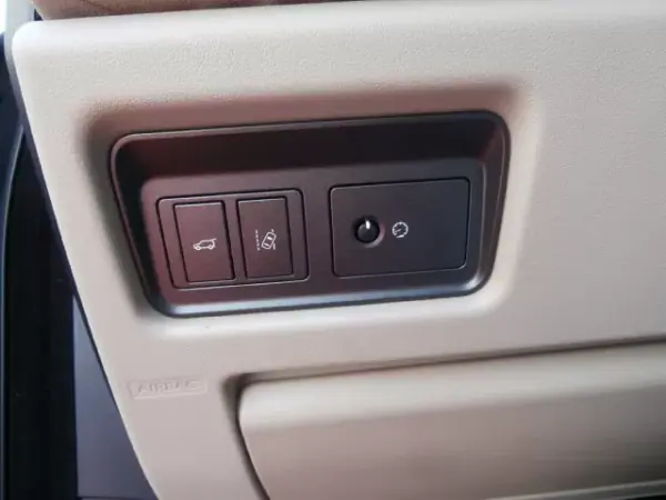 Land Rover Range Rover Evoque 2019 - 25500 EUR, 158956 km - AUTO.MOTO.pt - 158956km - foto 19 de 33