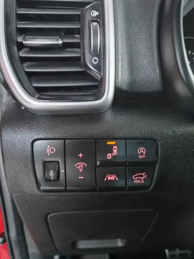 Kia Sportage 2021 - 19750 EUR, 67500 km - AUTO.MOTO.pt - 67500km - foto 24 de 36