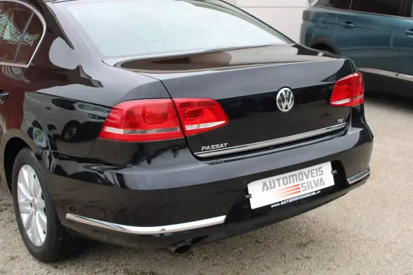Volkswagen Passat 2011 - 10990 EUR, 174000 km - AUTO.MOTO.pt - 174000km - foto 11 de 30