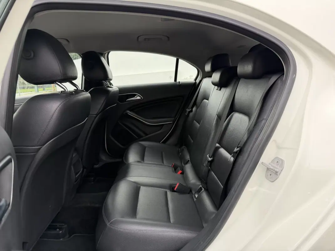 Mercedes-Benz A 180 2014 - 14200 EUR, 192198 km - AUTO.MOTO.pt - 192198km - foto 11 de 15