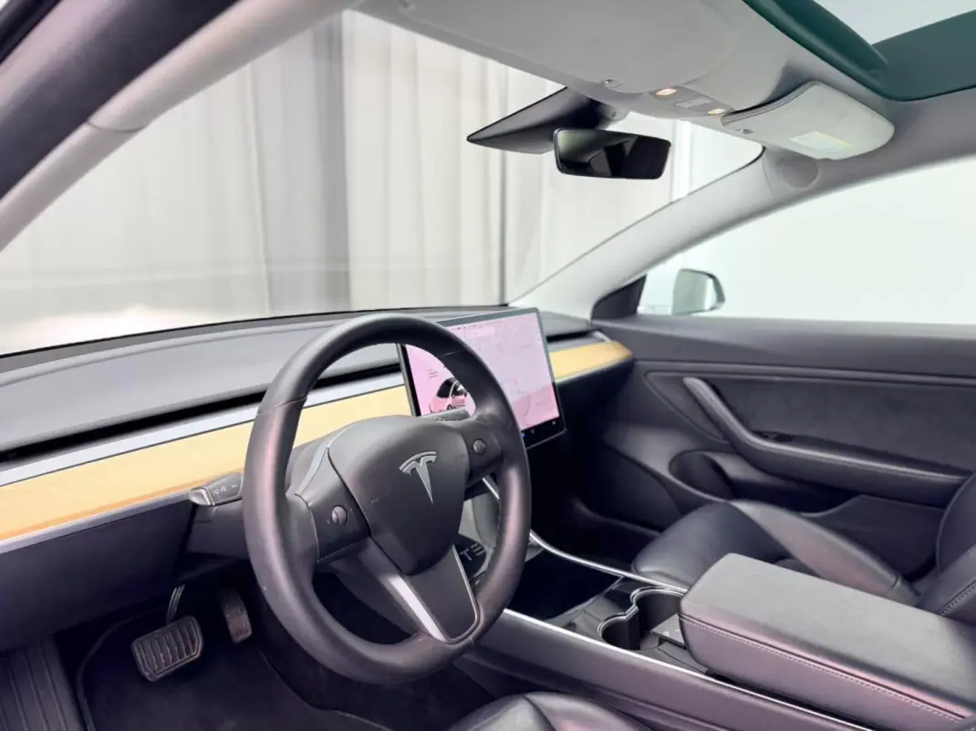 Tesla Model 3 2019 - 18500 EUR, 162000 km - AUTO.MOTO.pt - 162000km - foto 23 de 24