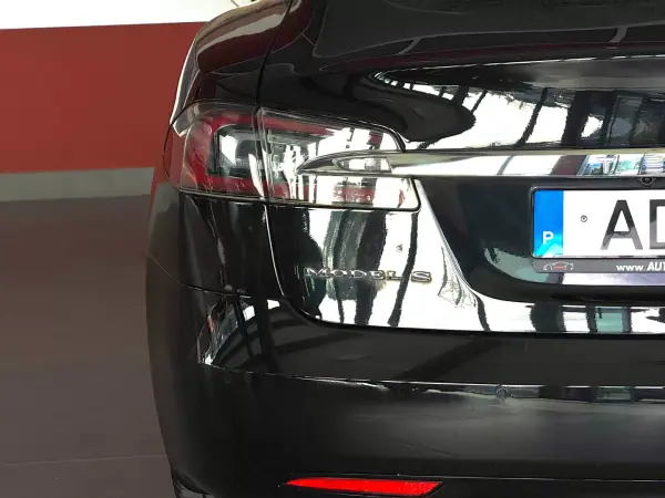 Tesla Model S 2017 - 25990 EUR, 151612 km - AUTO.MOTO.pt - 151612km - foto 11 de 23
