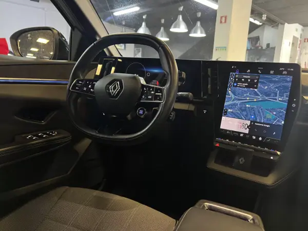 Renault Mégane E-Tech 2022 - 27990 EUR, 50000 km - AUTO.MOTO.pt - 50000km - foto 12 de 54