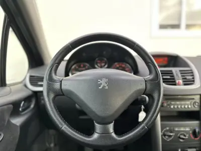 Peugeot 207 2007 - 5990 EUR, 181000 km - AUTO.MOTO.pt - 181000km - foto 21 de 26