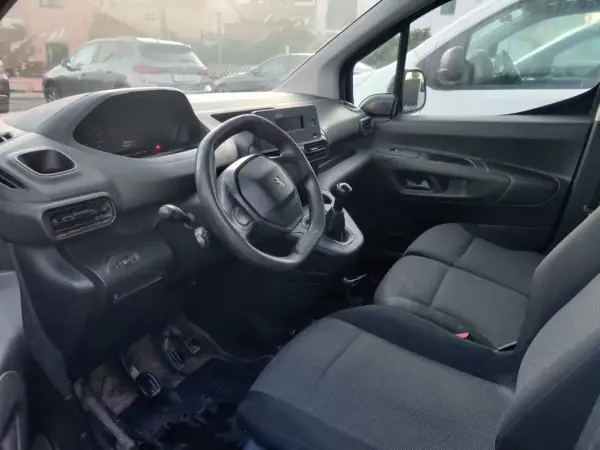 Peugeot Partner 1.5 BlueHDI Premium Standard 3L 2020 - 9999 EUR, 132656 km - AUTO.MOTO.pt - 132656km - foto 5 de 6