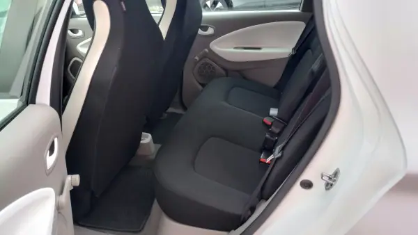 Renault Zoe 2019 - 12500 EUR, 70000 km - AUTO.MOTO.pt - 70000km - foto 13 de 28