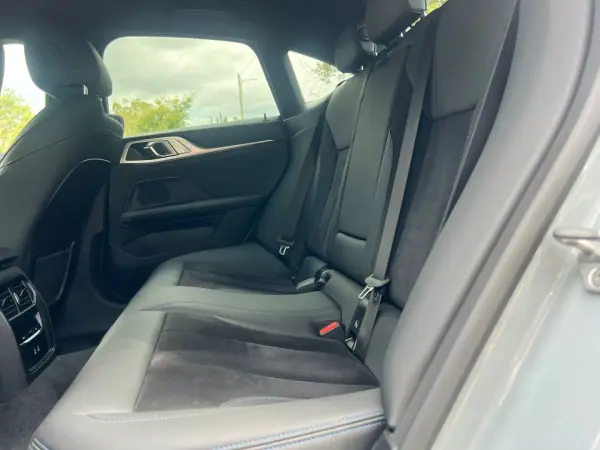 BMW i4 2023 - 41750 EUR, 74000 km - AUTO.MOTO.pt - 74000km - foto 8 de 86